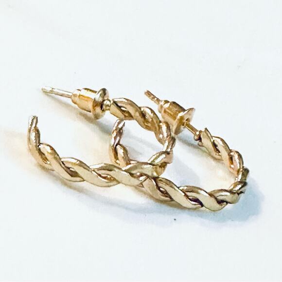 Gold flat edge hoop twist earrings - Picture 1 of 2